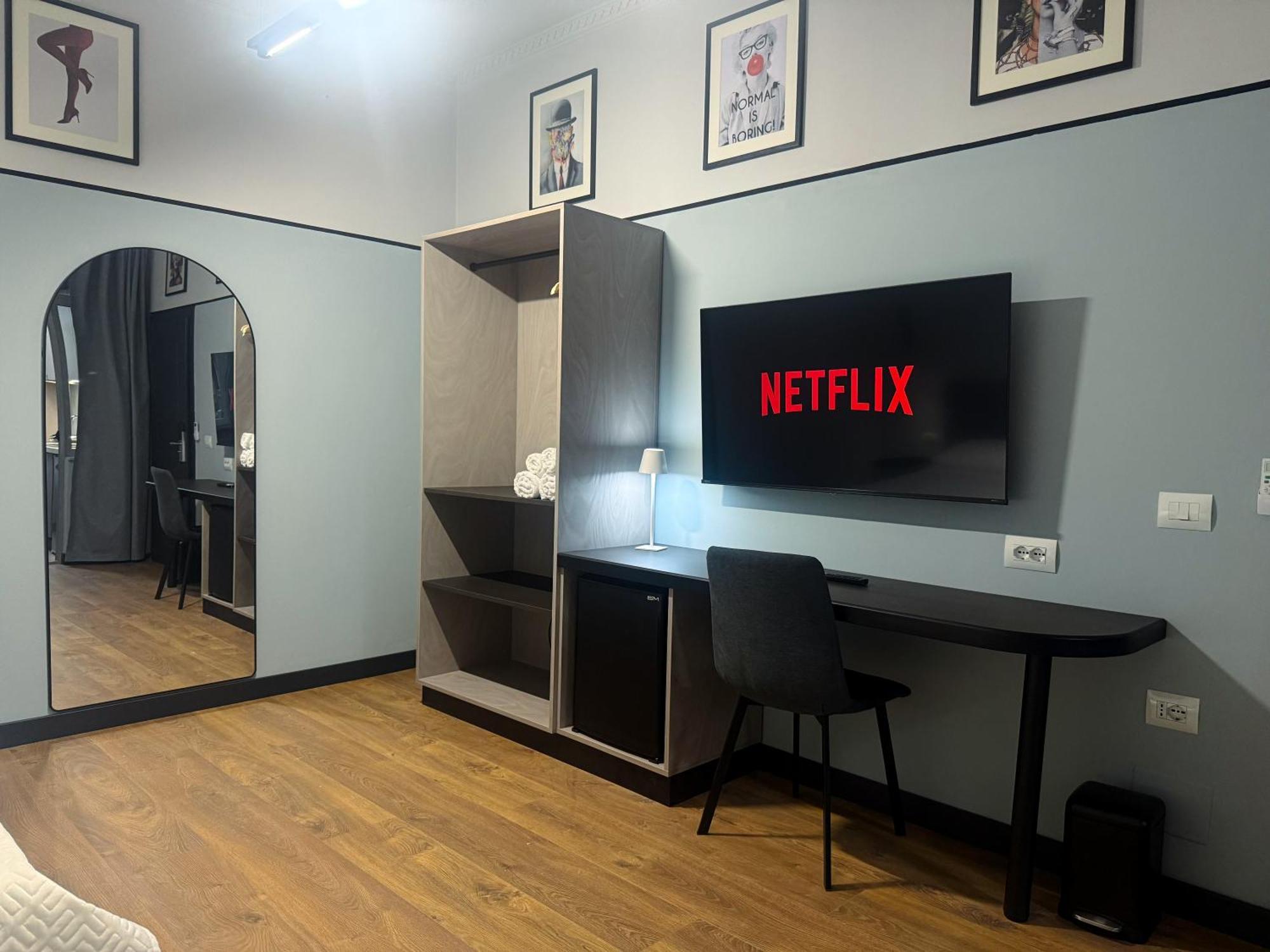 Tirana Days Free Parking Apartment Room photo